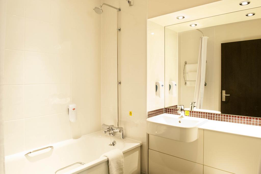 Premier Inn Wirral - 헤즈월 외부 사진