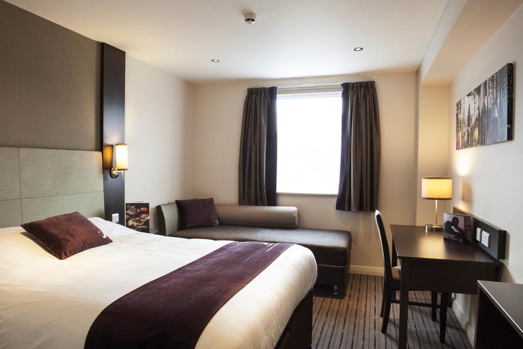 Premier Inn Wirral - 헤즈월 외부 사진